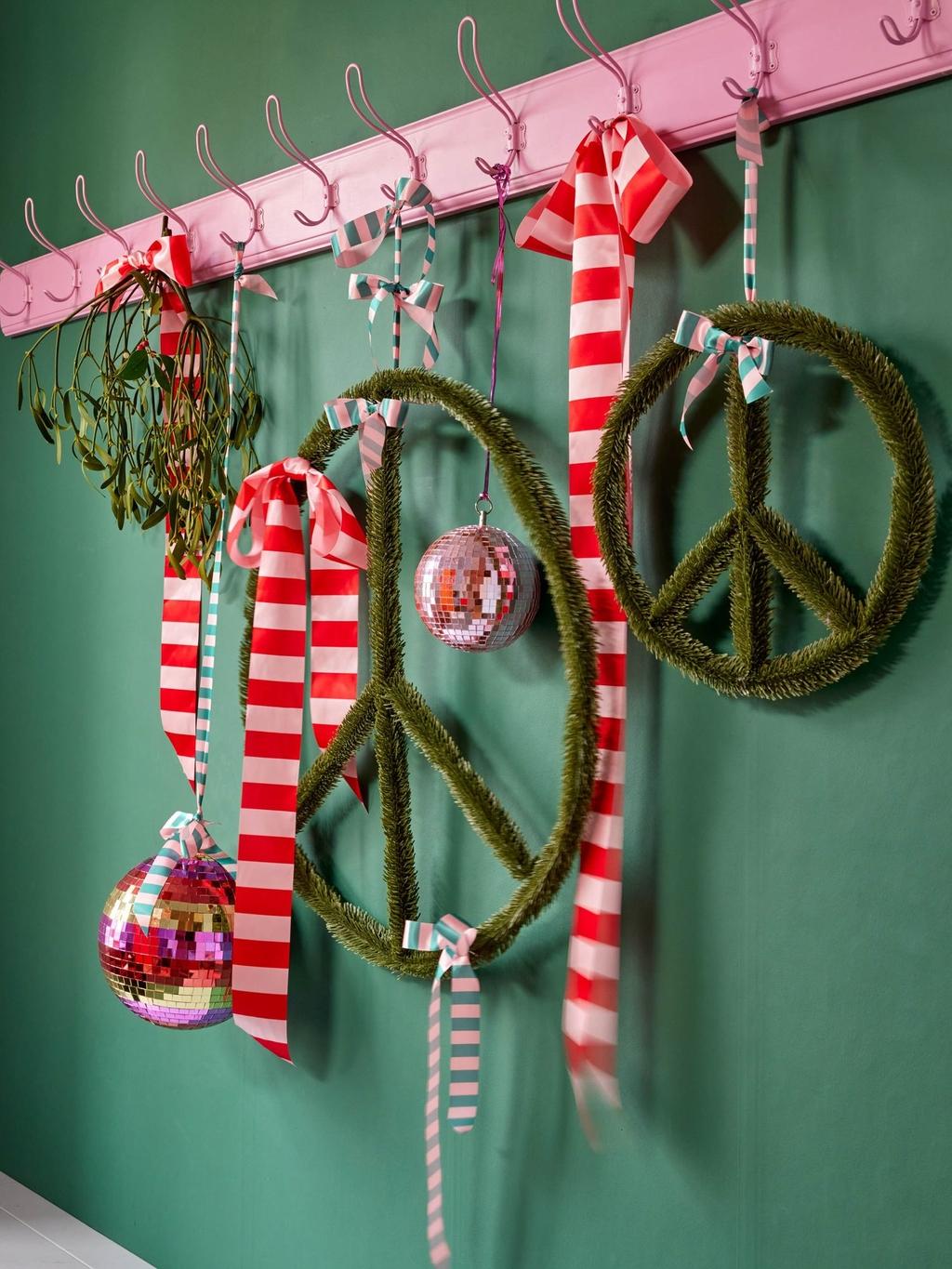 Weihnachtfriedenskranz aus Kunstfichte